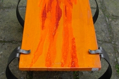 Tavolo basi metalliche piano in terracotta smaltata toni arancio cm. 70x40x40